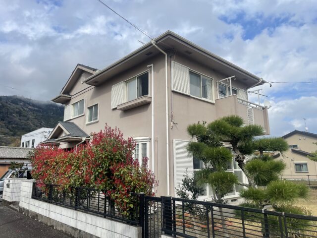 藤枝市で屋根塗装と外壁塗装を行う前の住宅外観