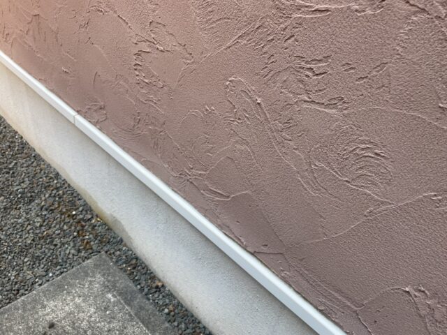 焼津市で住宅塗装を行う前のジョリパット壁の状態