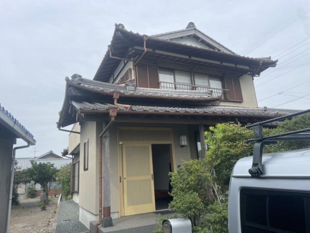 焼津市の和風住宅で外壁塗装を行う前のビフォー画像