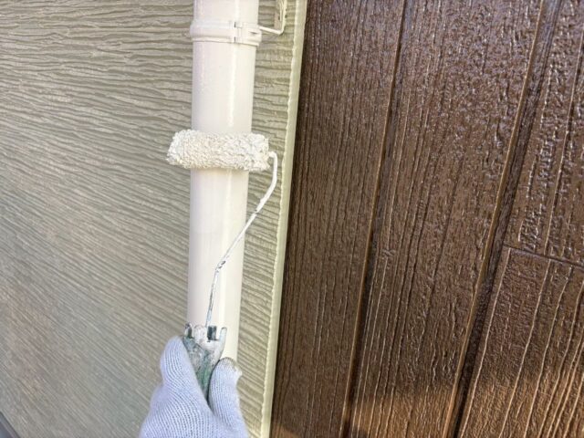 藤枝市の外壁塗装工事で鉄部のサビ止めと仕上げ塗装を施工