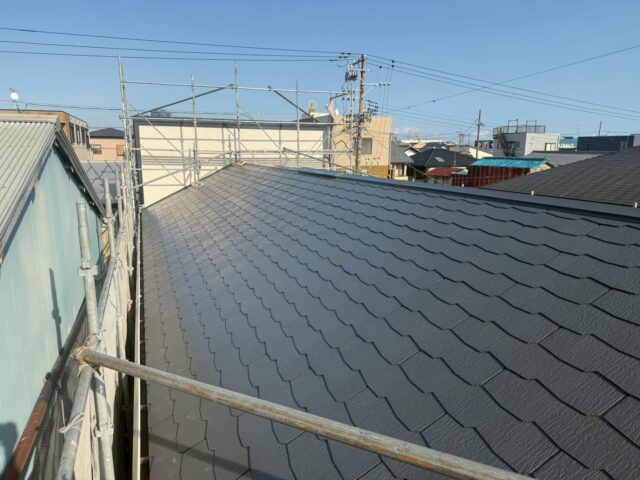 静岡市の屋根工事と外壁塗装が完了した住宅の外観写真