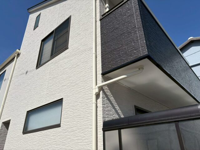 静岡市で屋根カバー工法と外壁塗装が完了した住宅外観