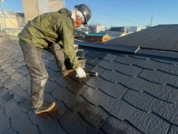 静岡市の屋根カバー工法と外壁塗装の施工中写真