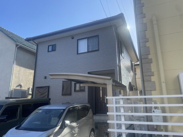 焼津市で意匠性サイディング外壁の塗装が完了した住宅外観