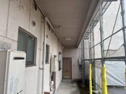 島田市でアパート塗装を行う前の共用部の状態