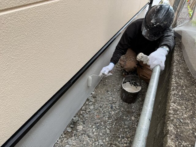 焼津市の住宅で行った基礎塗装の施工状況