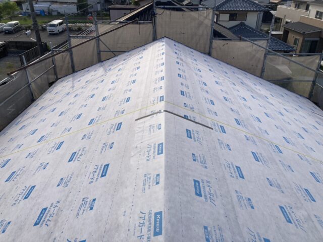 軒先から丁寧に施工した屋根の防水シート