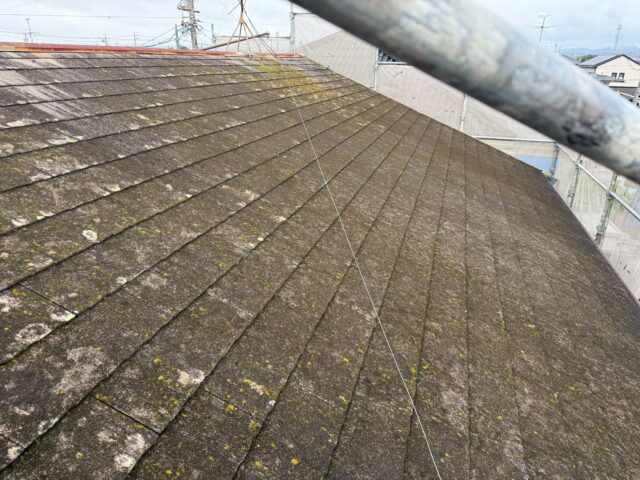 劣化状態を確認したカラーベスト屋根の施工前写真