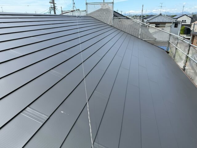 カラーベストから金属屋根へ葺き替えた屋根工事