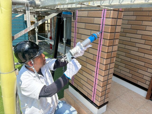 クリヤ塗装後のコーキング施工