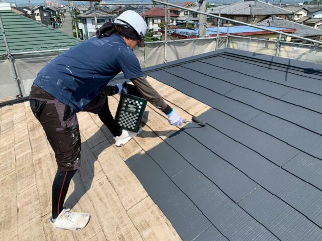 屋根の仕上げ塗装①